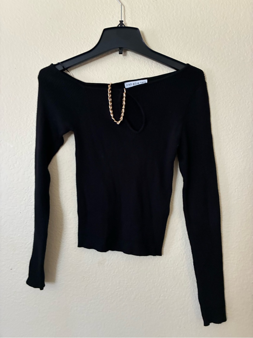AND NOW THIS Black Ribbed Long-Sleeve Top with Keyhole and Chain